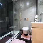 Dina House شقة *