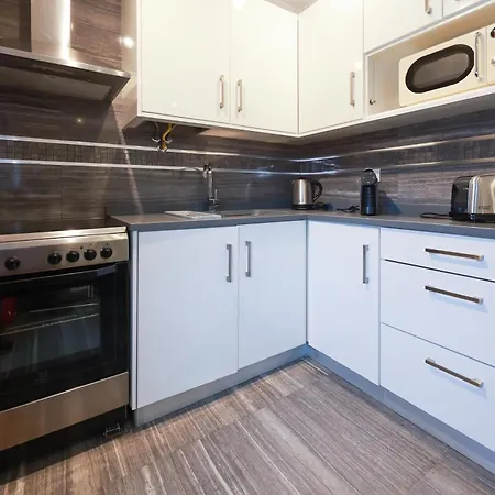 Apartman Dina House *